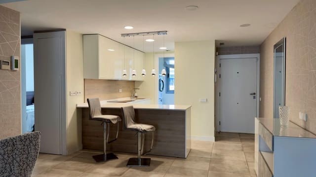 Appartement de 2 chambres à louer à Estepona - 2 600 € (Ref: 9709253)