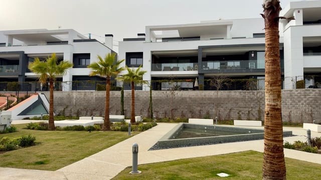 Appartement de 2 chambres à louer à Estepona - 2 600 € (Ref: 9709253)