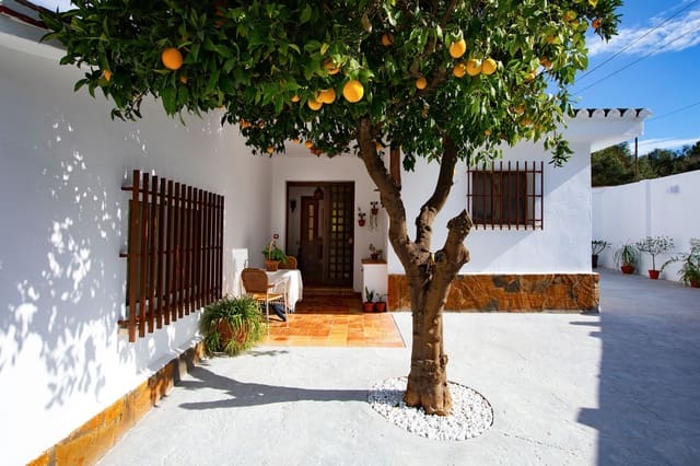 3 bedroom Townhouse for sale in Alhaurín de la Torre with pool - € 890,000 (Ref: 9713865)