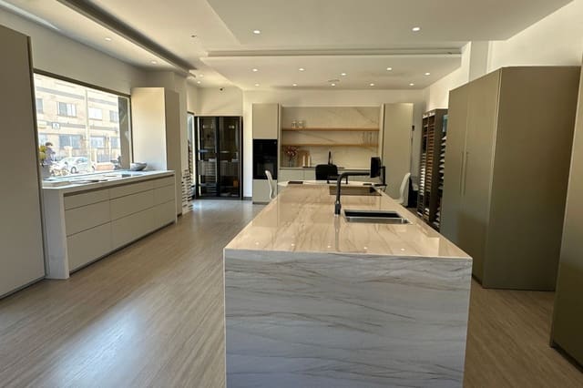 Kaupallinen myytävänä paikassa Arroyo de la Miel, Benalmádena - 320 000 € (Ref: 9719201)