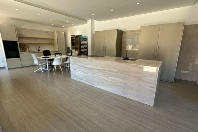 Kaupallinen myytävänä paikassa Arroyo de la Miel, Benalmádena - 320 000 € (Ref: 9719201)