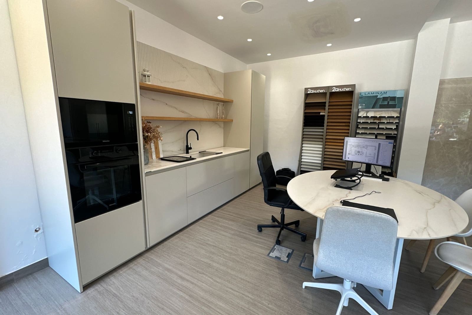 Commercial for sale in Benalmadena - € 320,000 (Ref: 9719201)