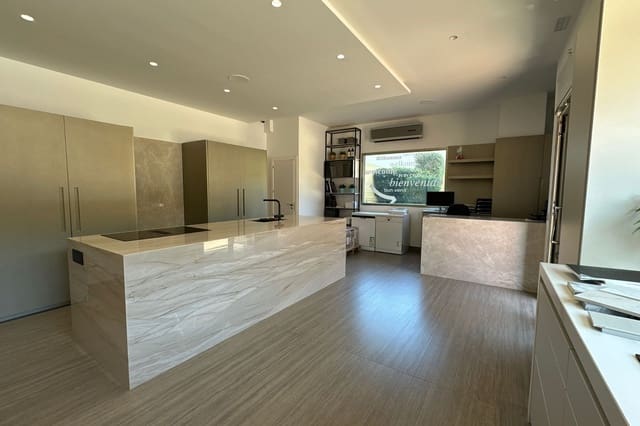 Kaupallinen myytävänä paikassa Arroyo de la Miel, Benalmádena - 320 000 € (Ref: 9719201)