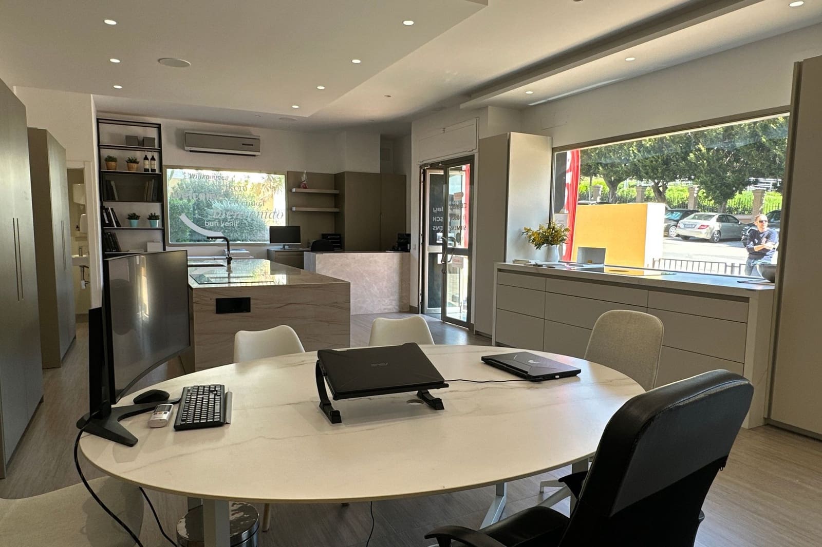 Commercial for sale in Benalmadena - € 320,000 (Ref: 9719201)