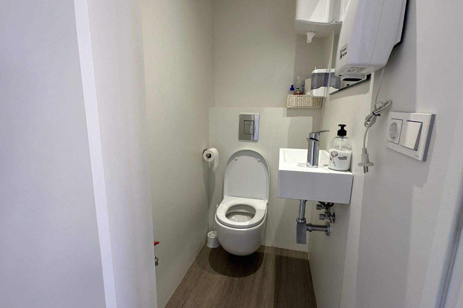 Commercial for sale in Benalmadena - € 320,000 (Ref: 9719201)