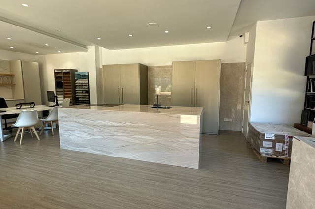 Kaupallinen myytävänä paikassa Arroyo de la Miel, Benalmádena - 320 000 € (Ref: 9719201)