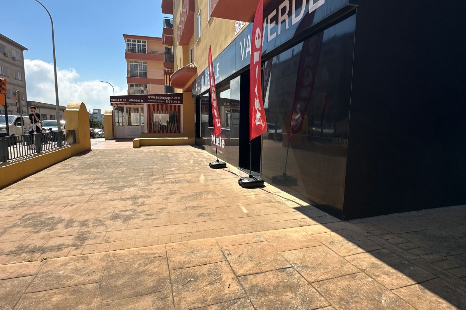 Commercial for sale in Benalmadena - € 320,000 (Ref: 9719201)
