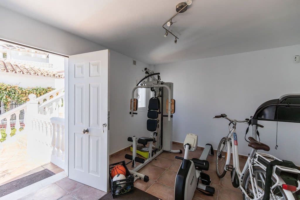 4 quarto Moradia para venda em Fuengirola com piscina - 1 295 000 € (Ref: 9720310)