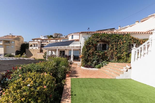 4 soveværelse Villa til salg i Zona Puerto Deportivo, Fuengirola med swimmingpool garage - € 1.195.000 (Ref: 9720310)