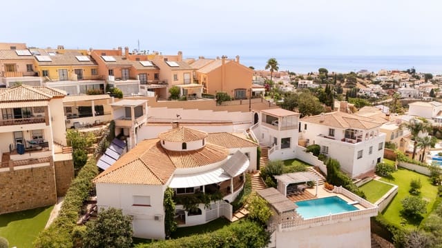 4 soveværelse Villa til salg i Zona Puerto Deportivo, Fuengirola med swimmingpool garage - € 1.195.000 (Ref: 9720310)
