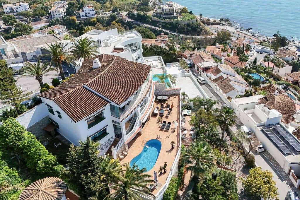 5 bedroom Villa for sale in Benalmadena with pool - € 2,900,000 (Ref: 9722199)
