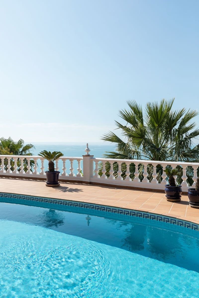 5 bedroom Villa for sale in Benalmadena with pool - € 2,900,000 (Ref: 9722199)