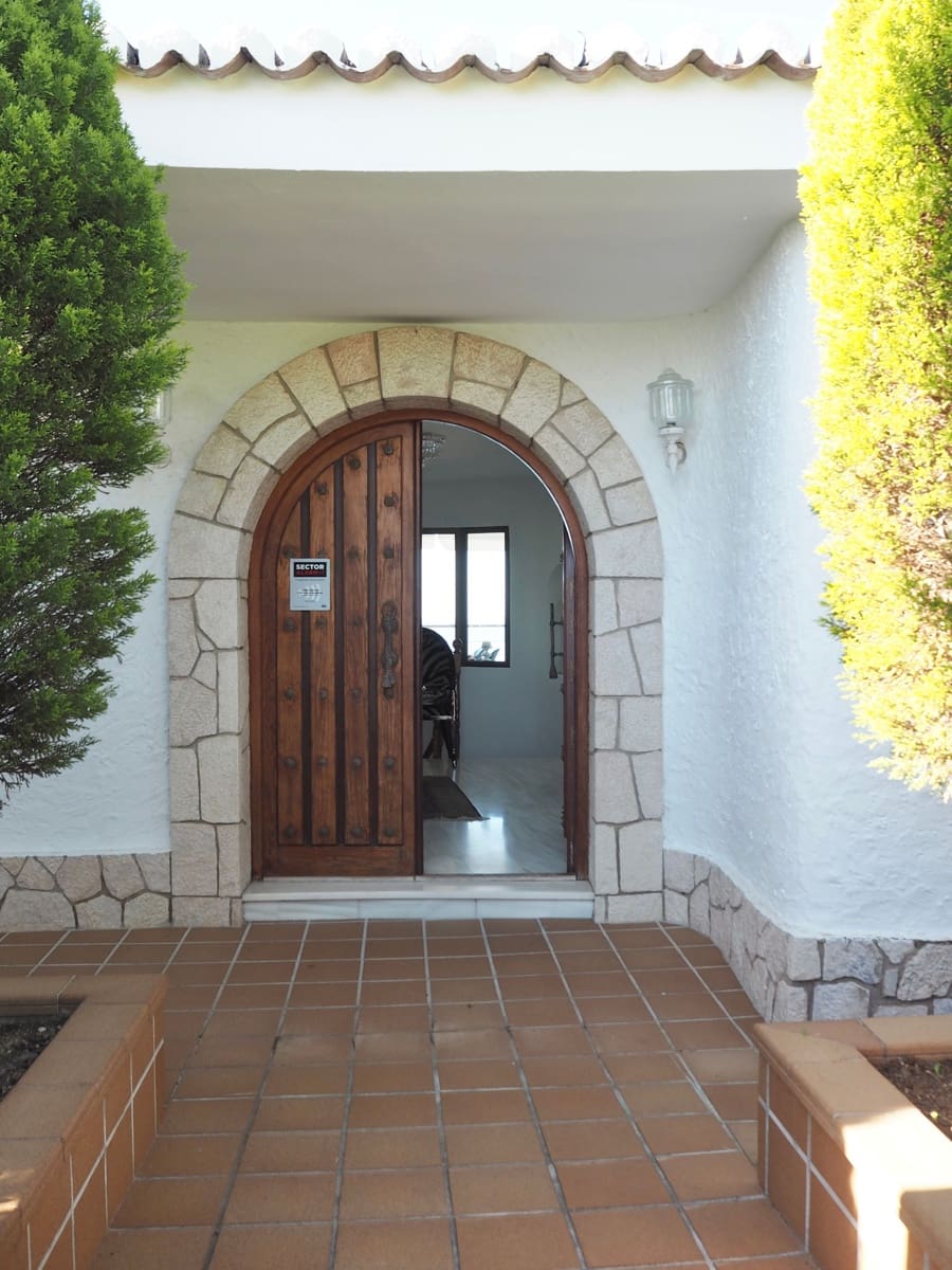 5 bedroom Villa for sale in Benalmadena with pool - € 2,900,000 (Ref: 9722199)