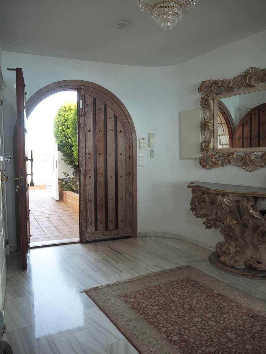 5 bedroom Villa for sale in Benalmadena with pool - € 2,900,000 (Ref: 9722199)