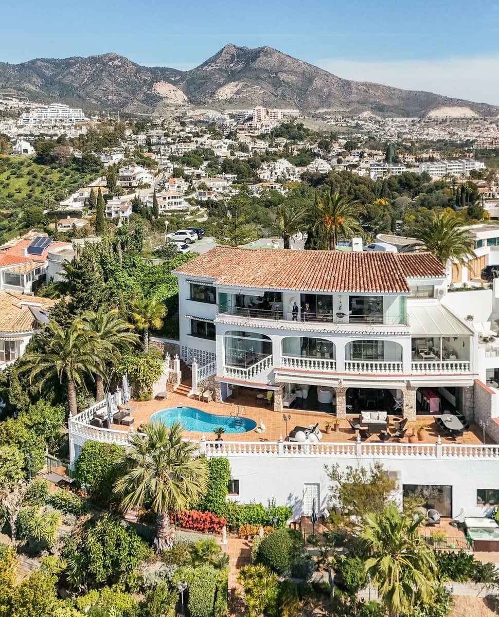 5 bedroom Villa for sale in Benalmadena with pool - € 2,900,000 (Ref: 9722199)