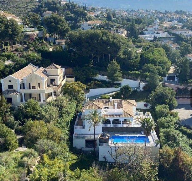 Casa de 4 habitaciones en Benahavís en venta - 1.700.000 € (Ref: 9723828)