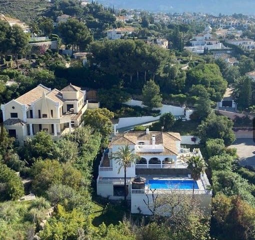 Casa de 4 habitaciones en El Paraíso, Benahavís en venta - 1.700.000 € (Ref: 9723828)