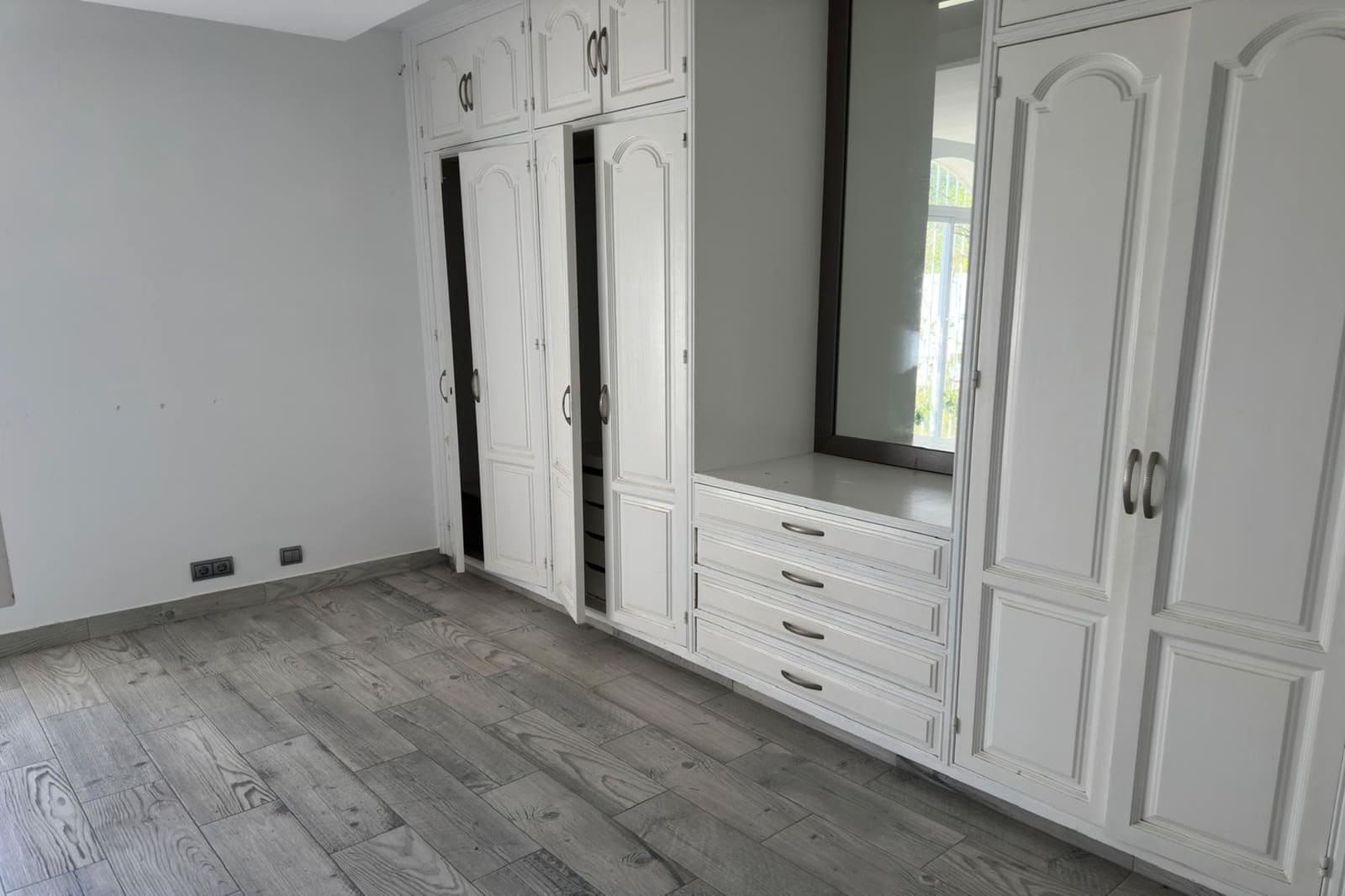 Casa de 4 habitaciones en Benahavís en venta - 1.700.000 € (Ref: 9723828)