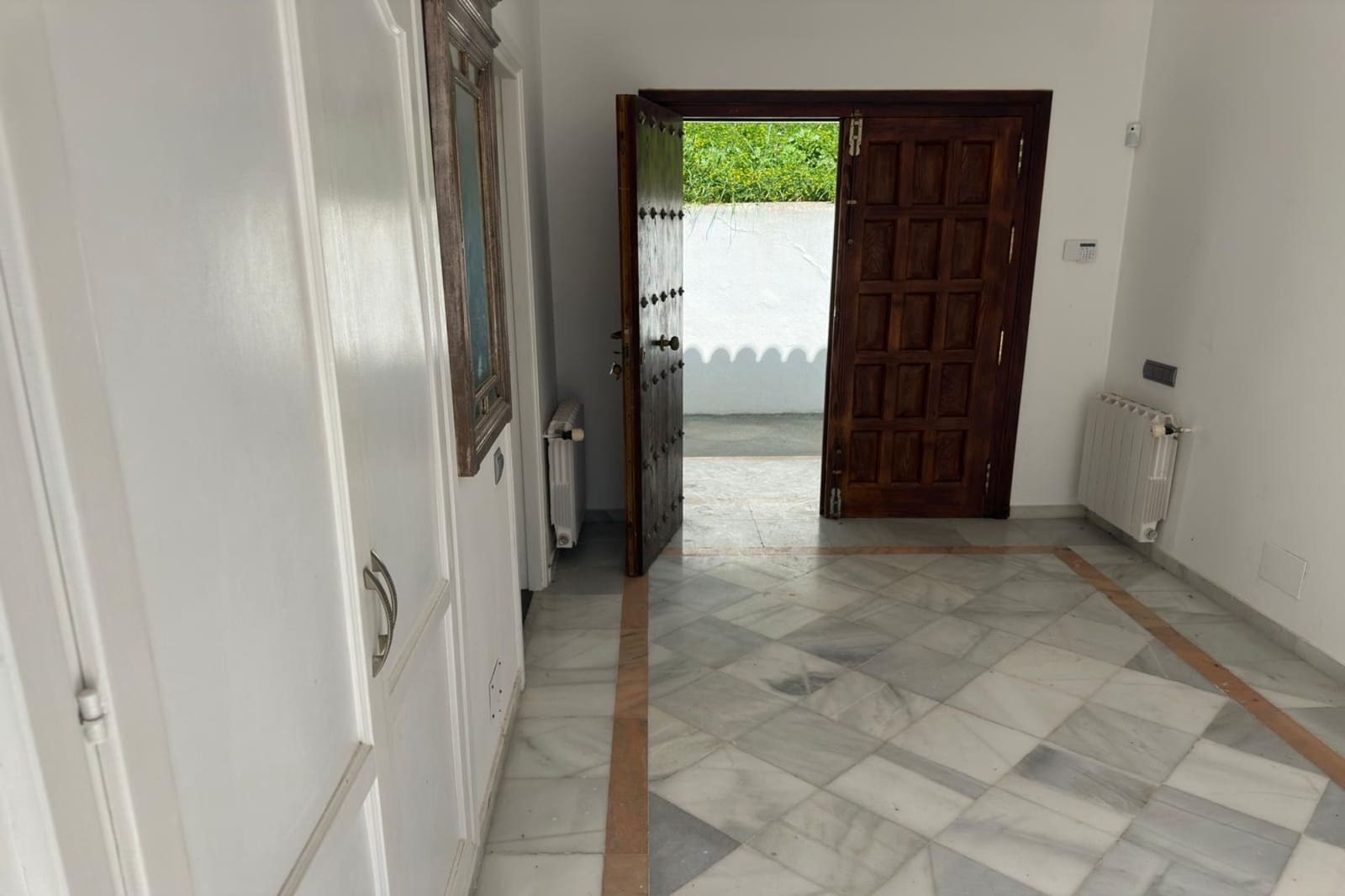 Casa de 4 habitaciones en Benahavís en venta - 1.700.000 € (Ref: 9723828)