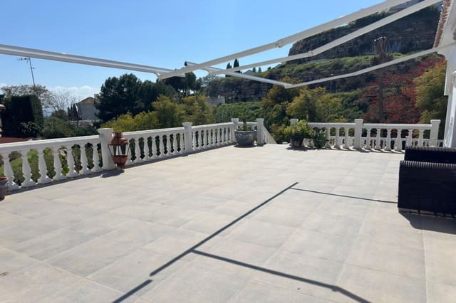 Casa de 4 habitaciones en El Paraíso, Benahavís en venta - 1.700.000 € (Ref: 9723828)