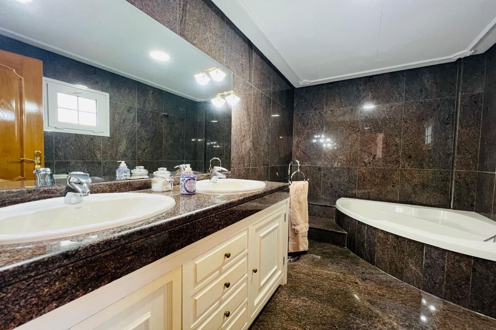 5 slaapkamer Huis te koop in Fuengirola - € 895.000 (Ref: 9726245)