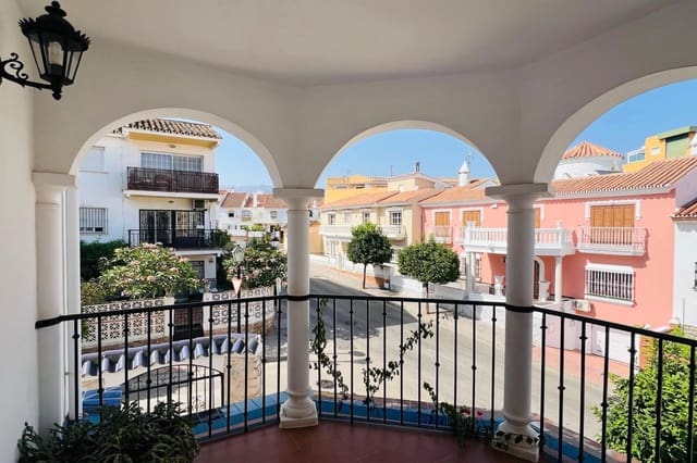 5 quarto Casa em Banda para venda em Castillo Sohail, Fuengirola - 895 000 € (Ref: 9726245)