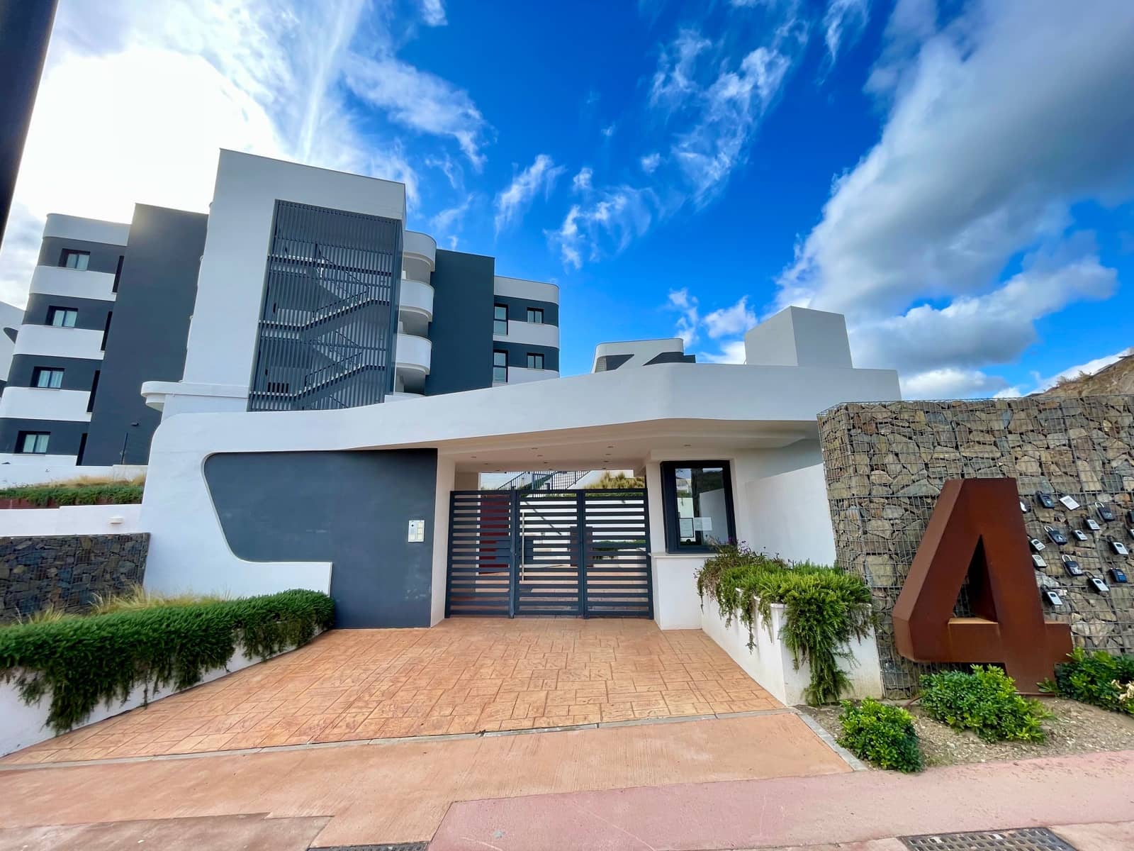 2 sypialnia Penthouse na sprzedaż w Fuengirola z basenem - 475 000 € (Ref: 9727073)