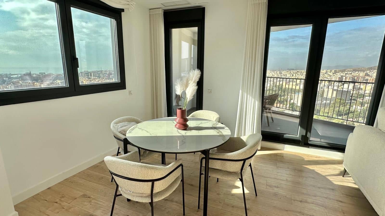 4 makuuhuone Huoneisto myytävänä paikassa Malaga kaupunki mukana uima-altaan - 1 250 000 € (Ref: 9727679)