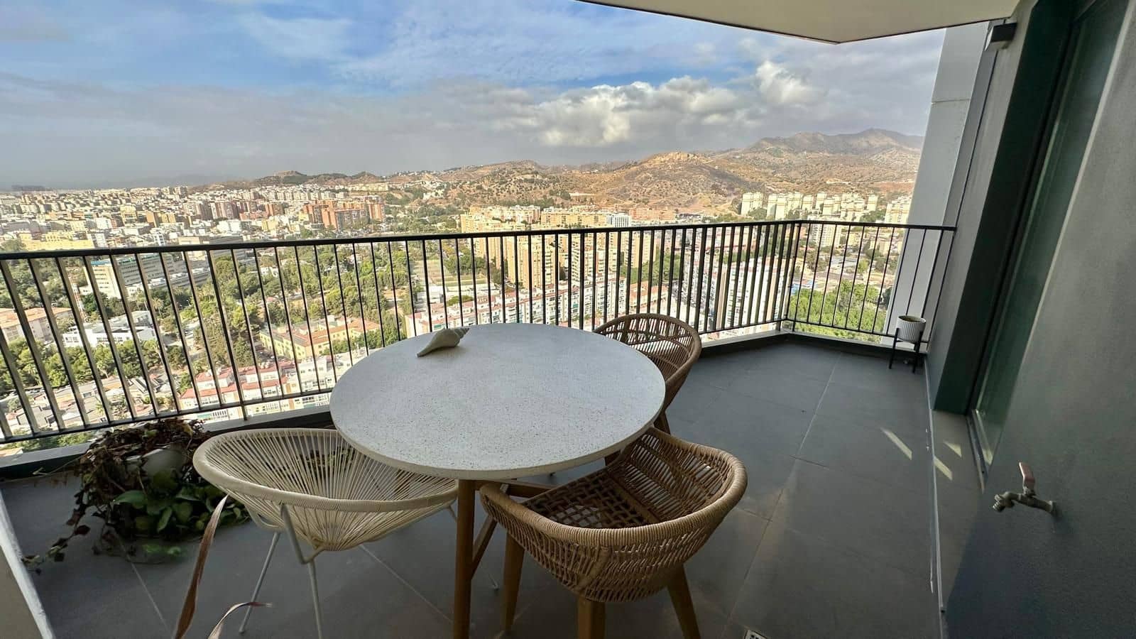 4 makuuhuone Huoneisto myytävänä paikassa Malaga kaupunki mukana uima-altaan - 1 250 000 € (Ref: 9727679)