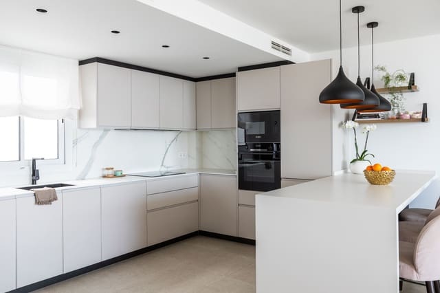 3 Zimmer Apartment zu verkaufen in Zona Centro Comercial Torrequebrada, Benalmádena mit Pool - 1.150.000 € (Ref: 9730908)