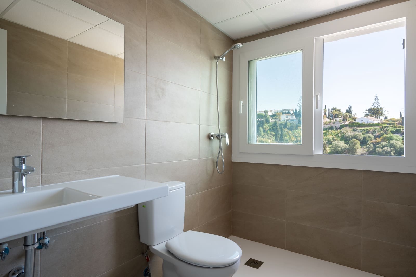 3 bedroom Apartment for sale in Fuengirola with pool - € 450,000 (Ref: 9733600)