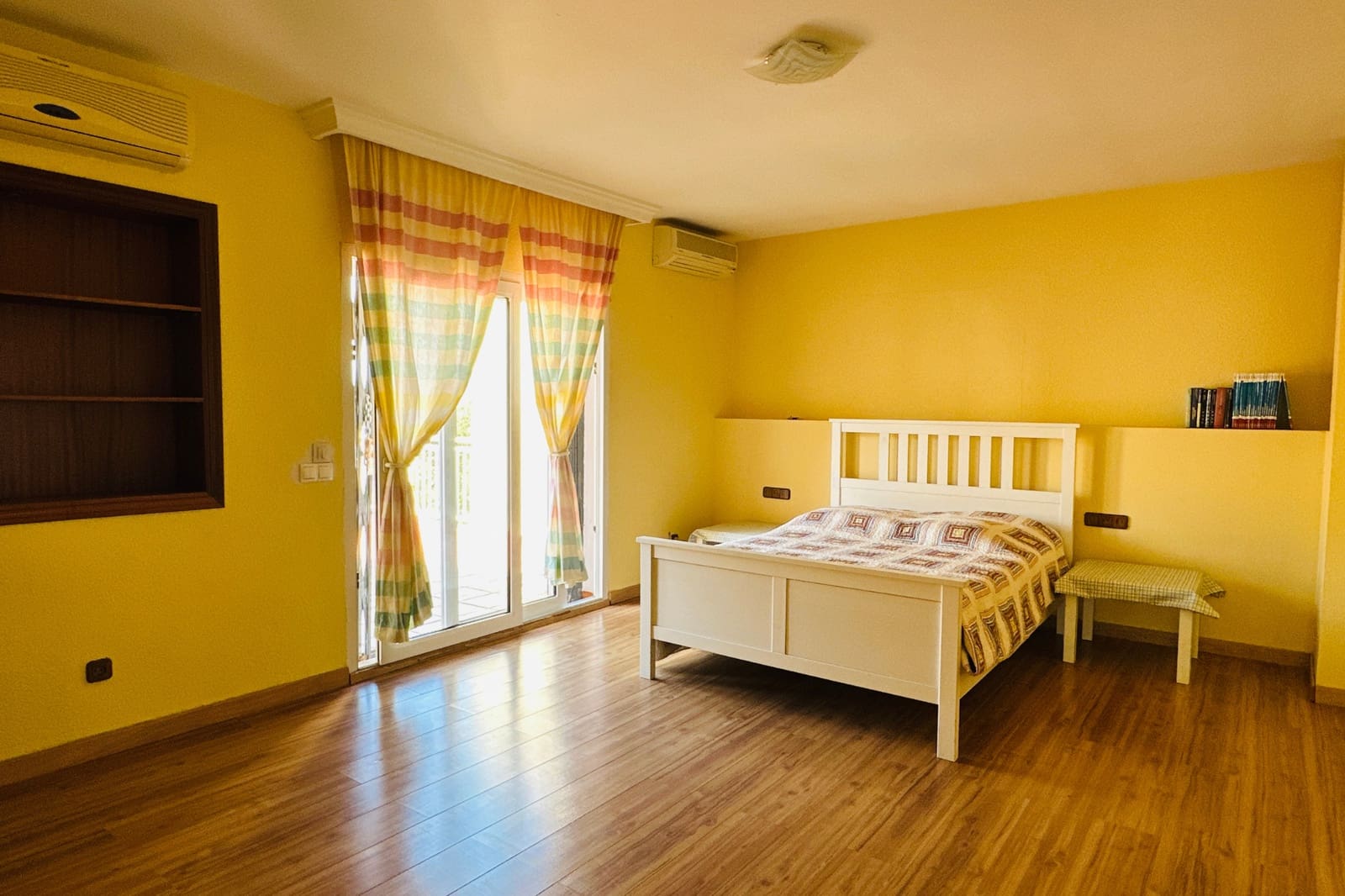 Chalet de 6 habitaciones en Alhaurín de la Torre en venta - 895.000 € (Ref: 9733765)