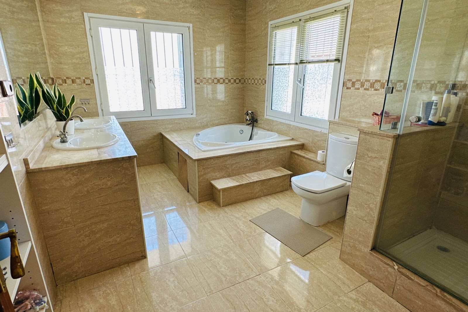 Chalet de 6 habitaciones en Alhaurín de la Torre en venta - 895.000 € (Ref: 9733765)