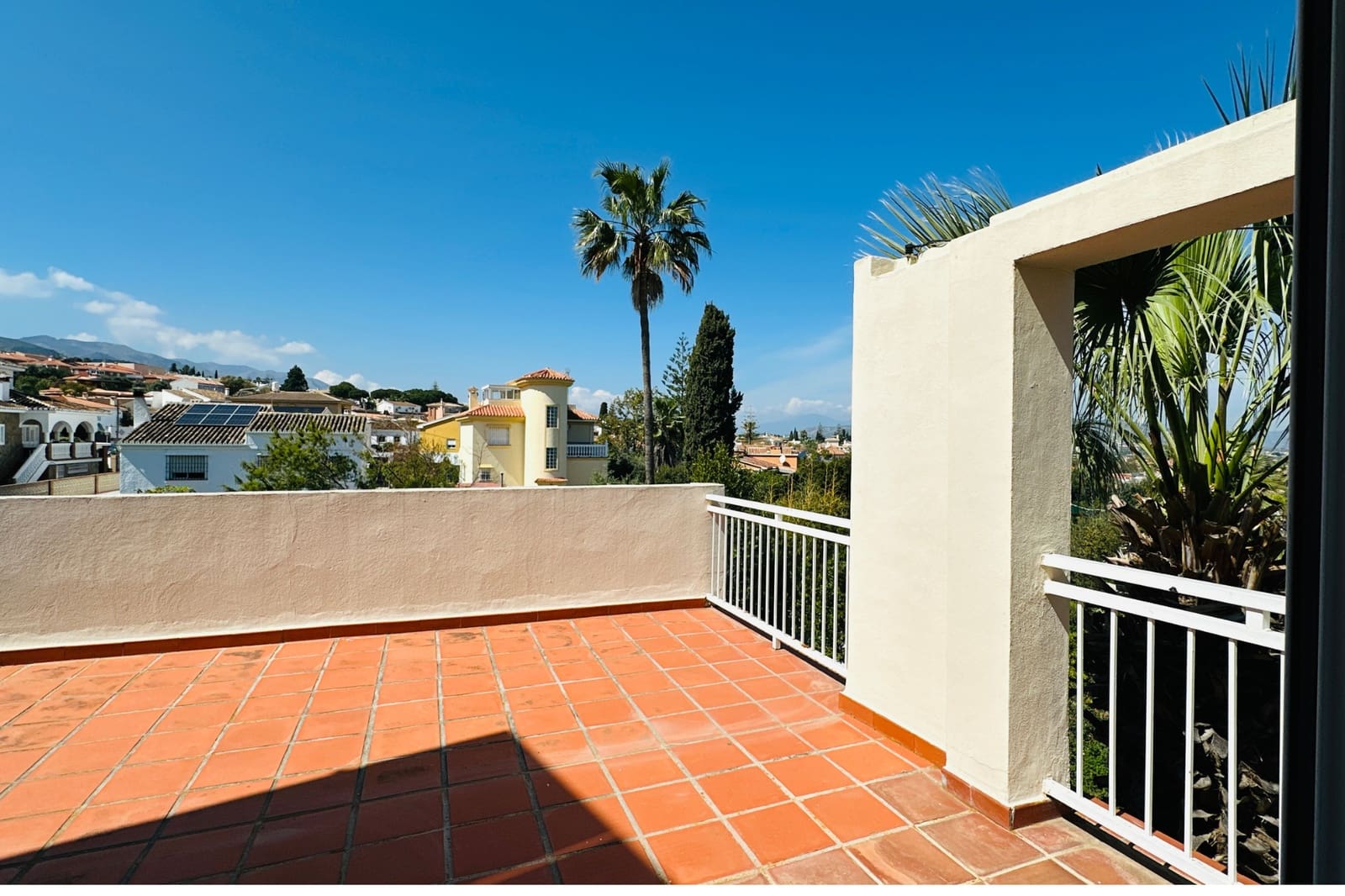 Chalet de 6 habitaciones en Alhaurín de la Torre en venta - 895.000 € (Ref: 9733765)