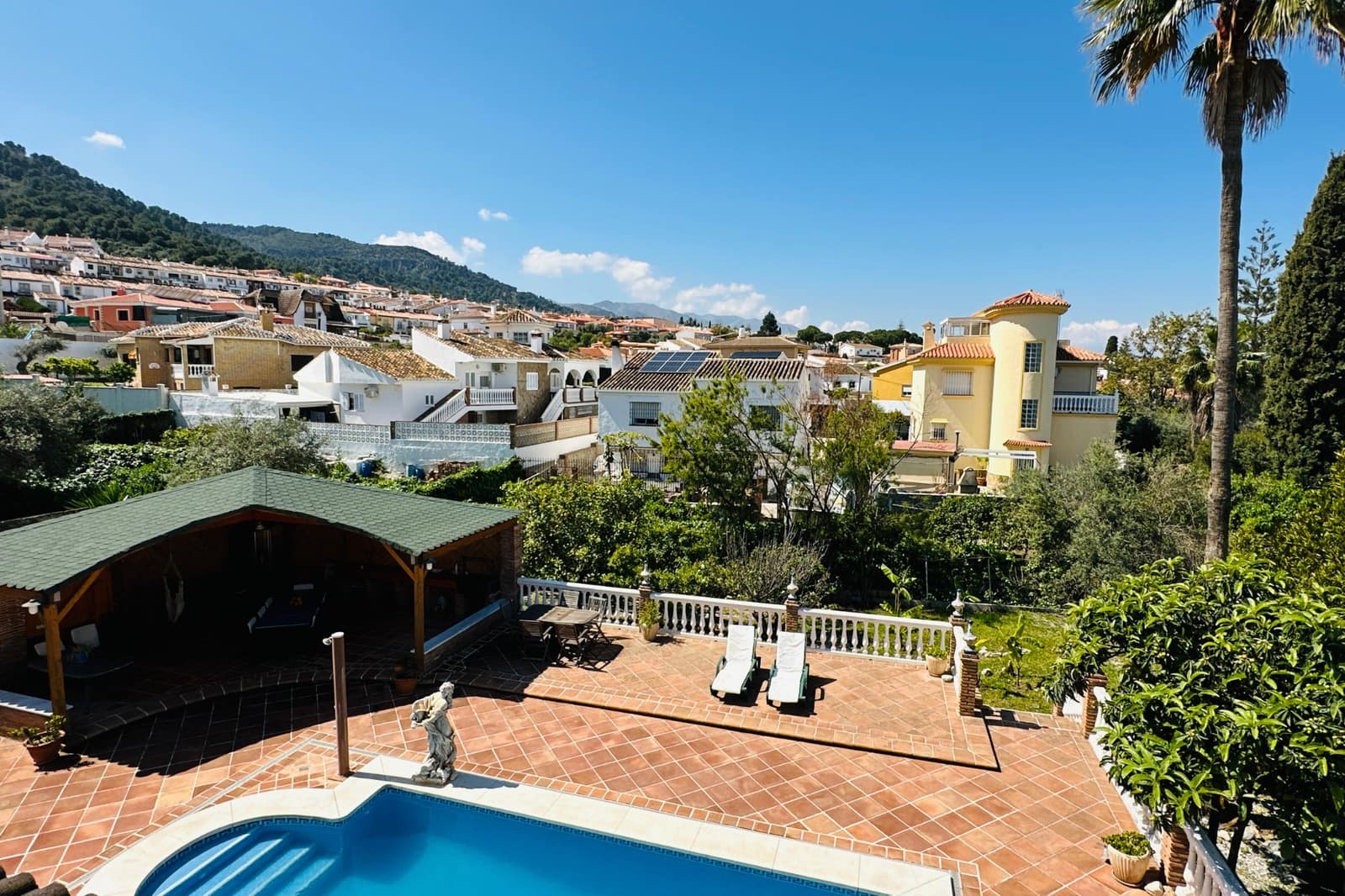 Chalet de 6 habitaciones en Alhaurín de la Torre en venta - 895.000 € (Ref: 9733765)