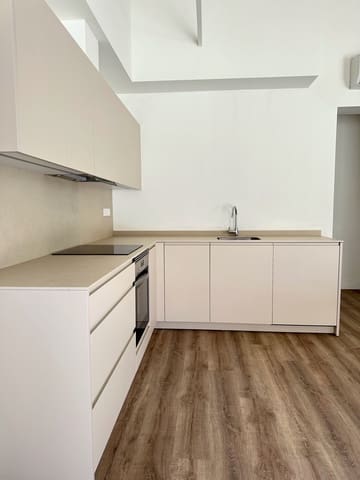 2 bedroom Apartment for rent in Marques de la Fonsanta, Palma de Mallorca - € 2,800 (Ref: 9736138)