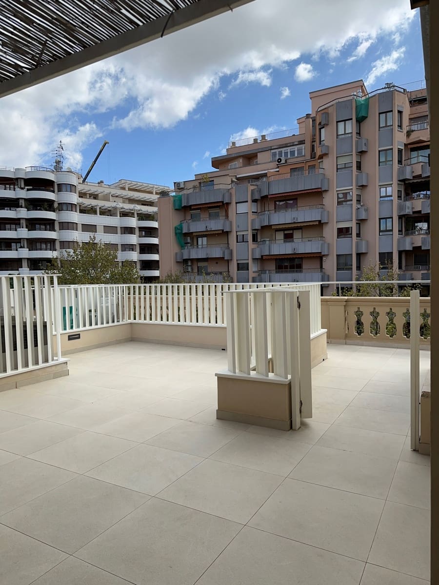 2 bedroom Apartment for rent in Palma de Mallorca - € 2,800 (Ref: 9736138)