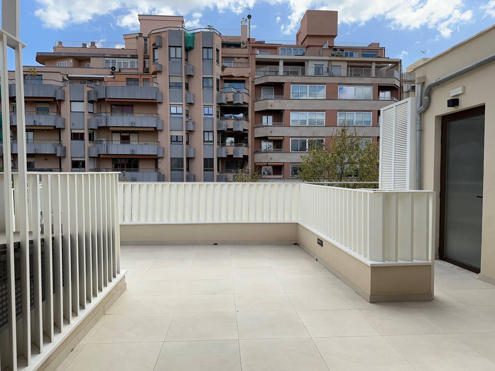 2 bedroom Apartment for rent in Palma de Mallorca - € 2,800 (Ref: 9736138)