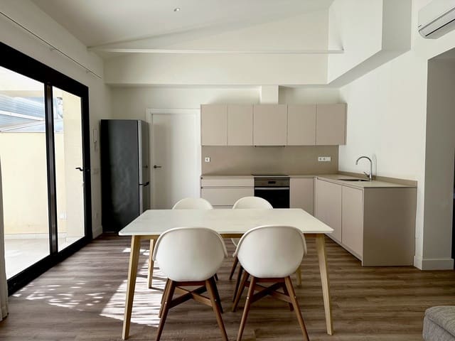 2 bedroom Apartment for rent in Marques de la Fonsanta, Palma de Mallorca - € 2,800 (Ref: 9736138)