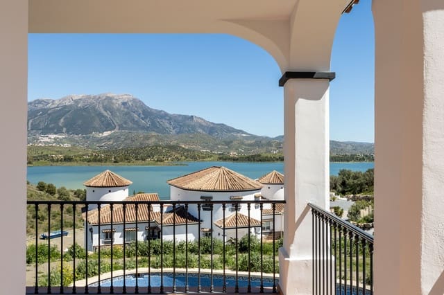 Casa de 6 habitaciones en Viñuela en venta con piscina - 599.000 € (Ref: 9737913)