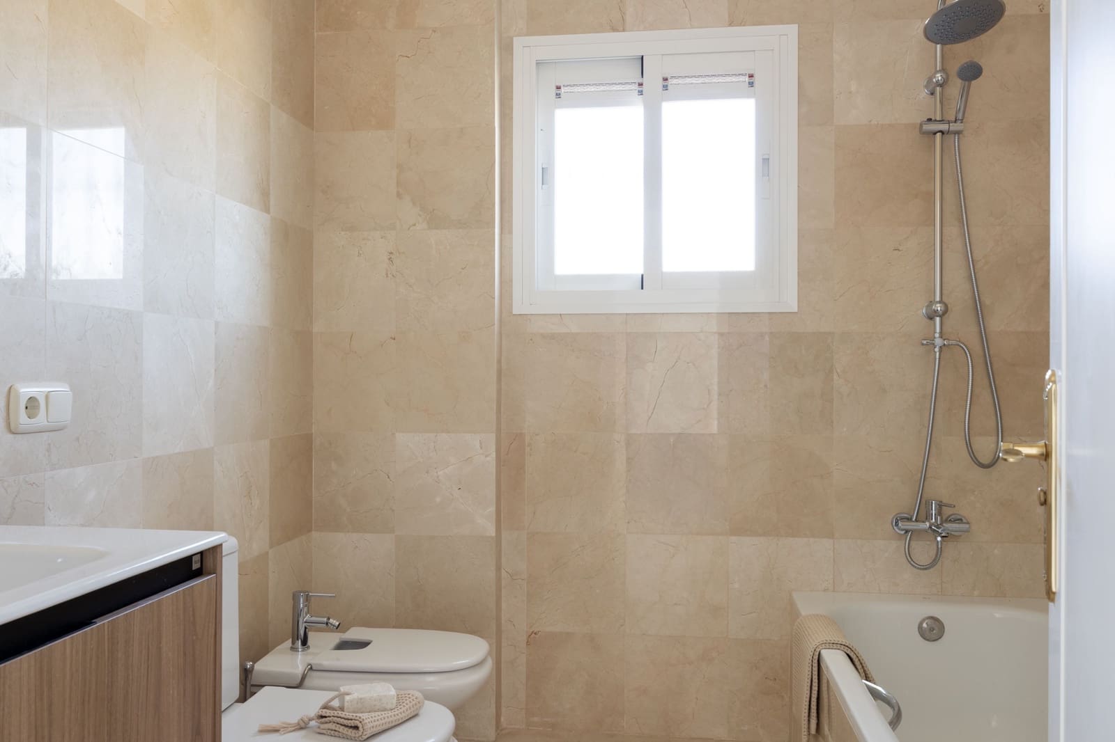 6 Zimmer Haus zu verkaufen in Vinuela mit Pool - 599.000 € (Ref: 9737913)