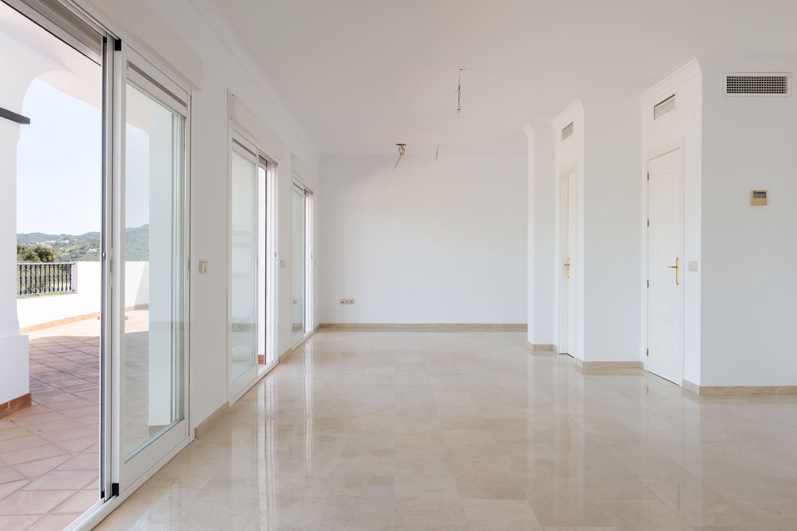 6 Zimmer Haus zu verkaufen in Vinuela mit Pool - 599.000 € (Ref: 9737913)