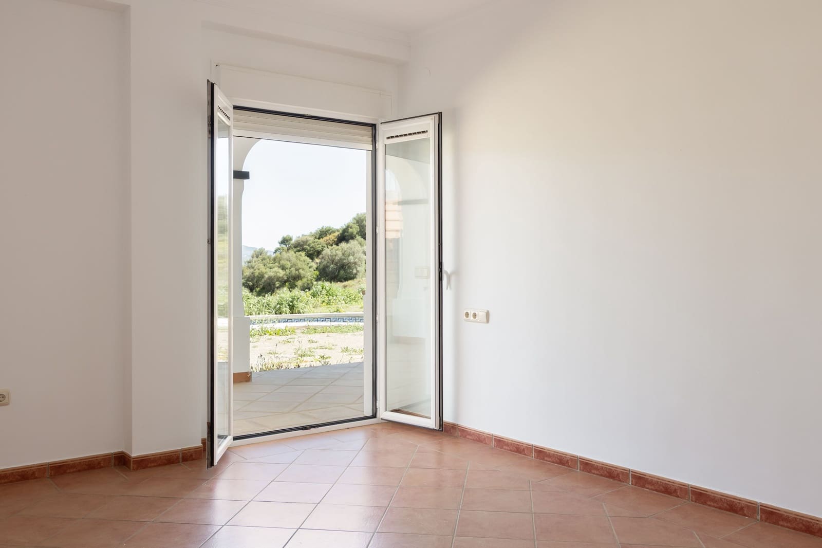 6 Zimmer Haus zu verkaufen in Vinuela mit Pool - 599.000 € (Ref: 9737913)