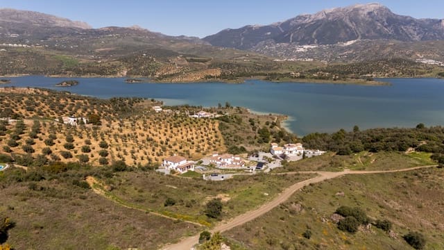 6 makuuhuone Omakotitalo myytävänä paikassa Viñuela mukana uima-altaan - 599 000 € (Ref: 9737913)