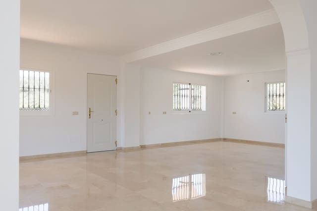 6 soveværelse Byhus til salg i Viñuela med swimmingpool - € 599.000 (Ref: 9737913)