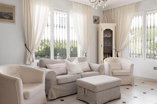 4 soveværelse Villa til salg i Elviria, Marbella med swimmingpool - € 1.399.000 (Ref: 9745903)