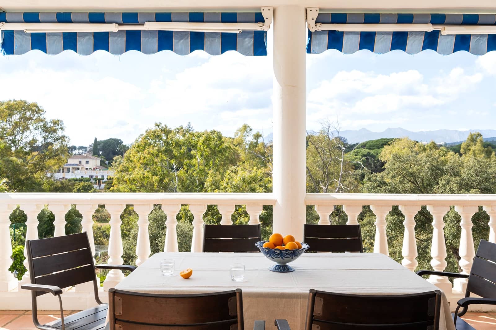 4 soveværelse Villa til salg i Marbella med swimmingpool - € 1.399.000 (Ref: 9745903)