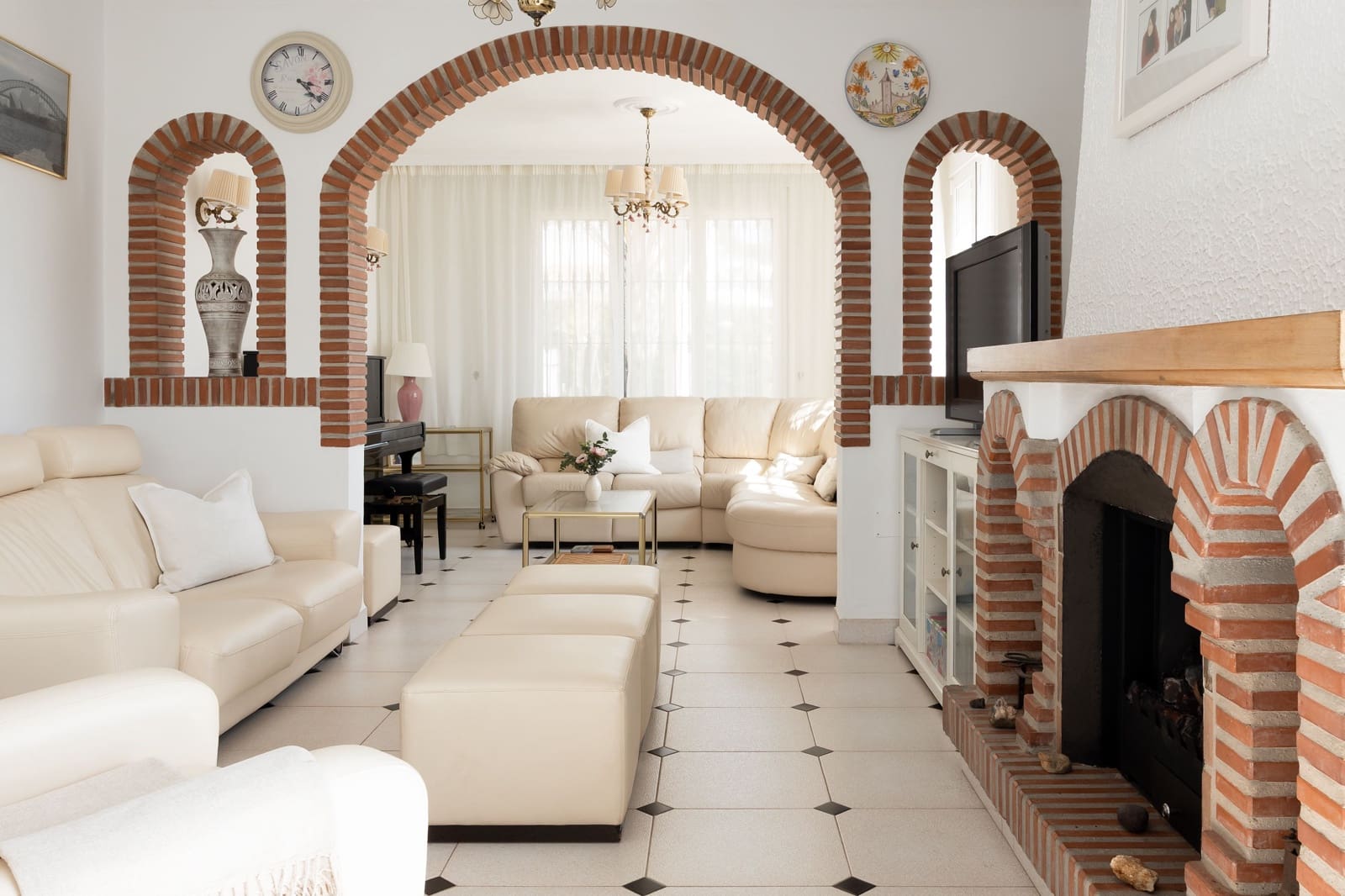 4 soveværelse Villa til salg i Marbella med swimmingpool - € 1.399.000 (Ref: 9745903)