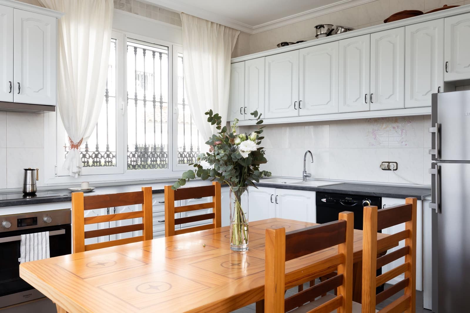 4 soveværelse Villa til salg i Marbella med swimmingpool - € 1.399.000 (Ref: 9745903)