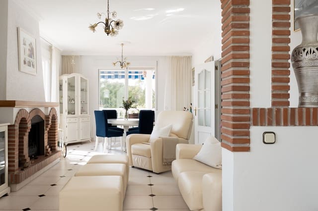 4 soveværelse Villa til salg i Elviria, Marbella med swimmingpool - € 1.399.000 (Ref: 9745903)